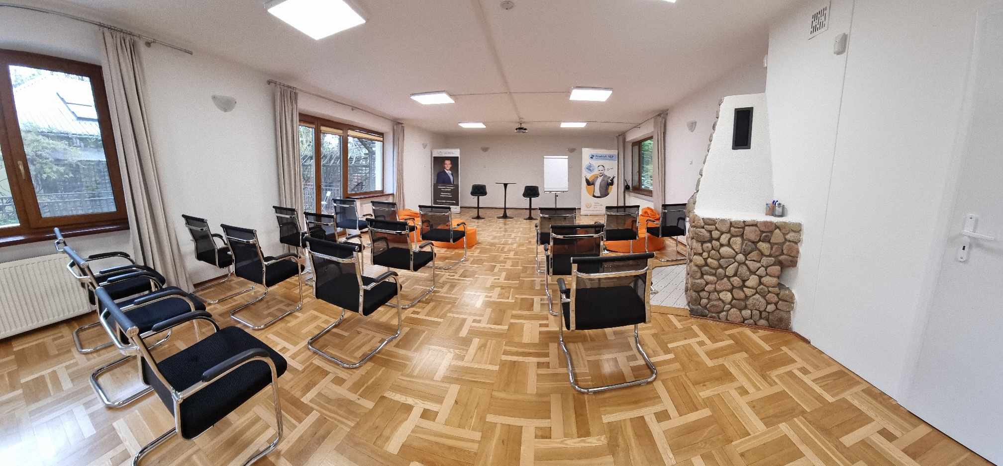 Sala szkoleniowa — przestrzeń do pracy grupowej